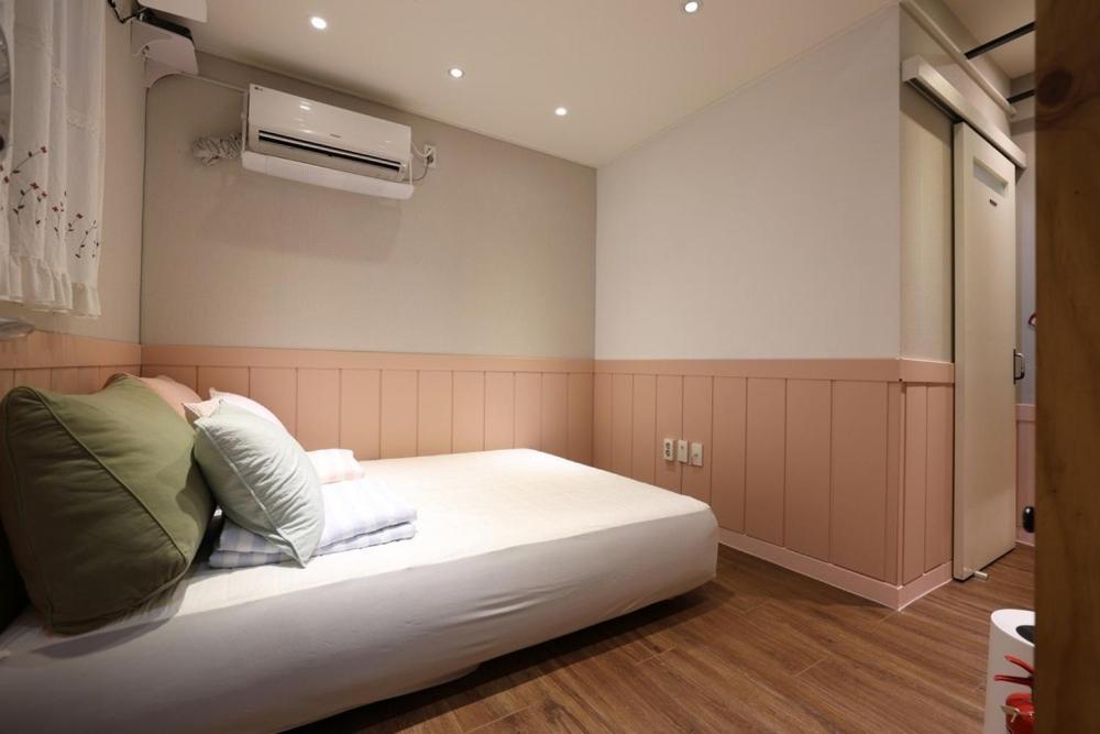 Gunsan Snoring Dalmong Guesthouse Room photo