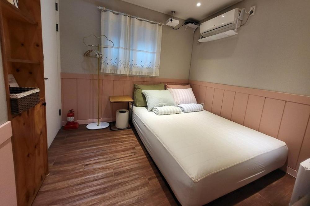 Gunsan Snoring Dalmong Guesthouse Room photo